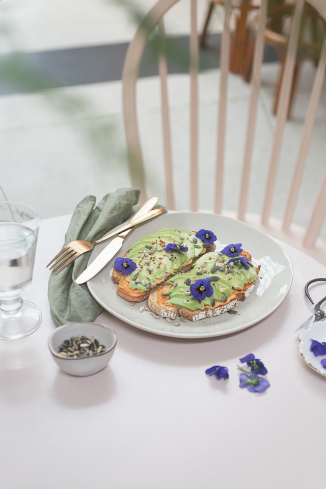 Edible Flower Basics: A Guide to Their Uses and Benefits